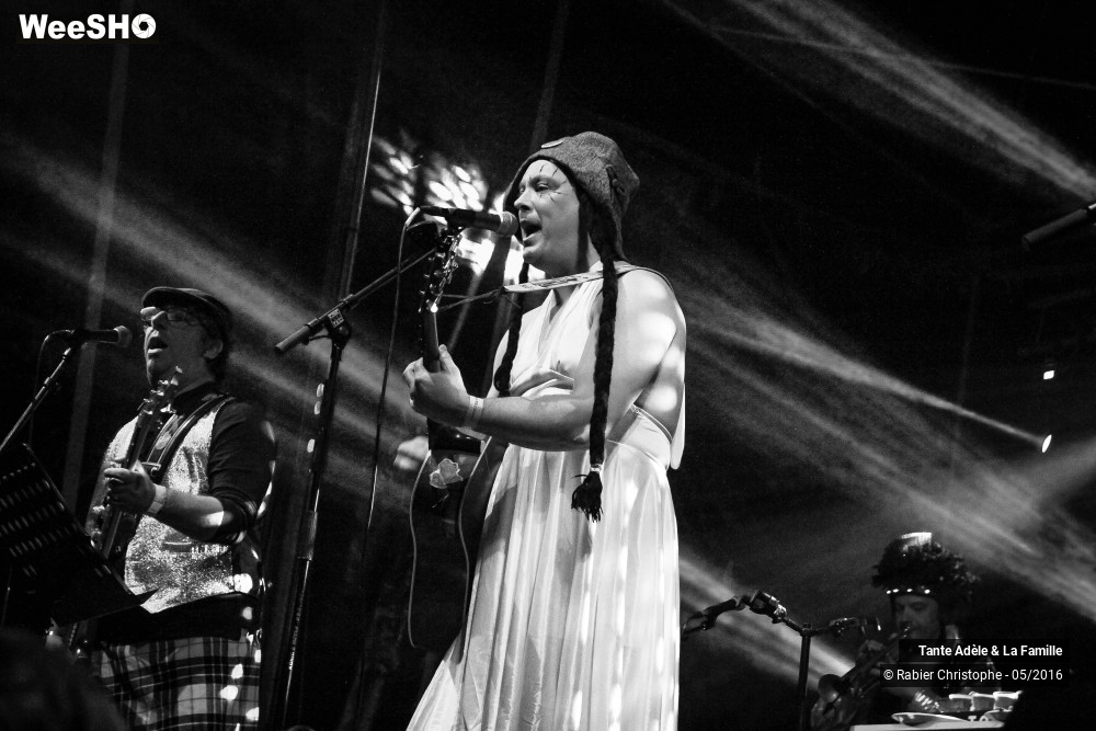 14/22 photos du spectacle Tante Adèle et la Famille
