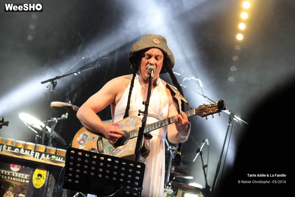 18/22 photos du spectacle Tante Adèle et la Famille
