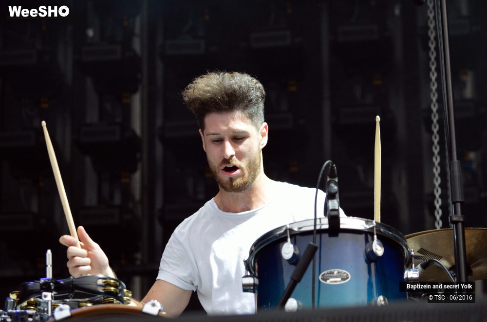 4/37 photos du spectacle Baptizein and secret yolk