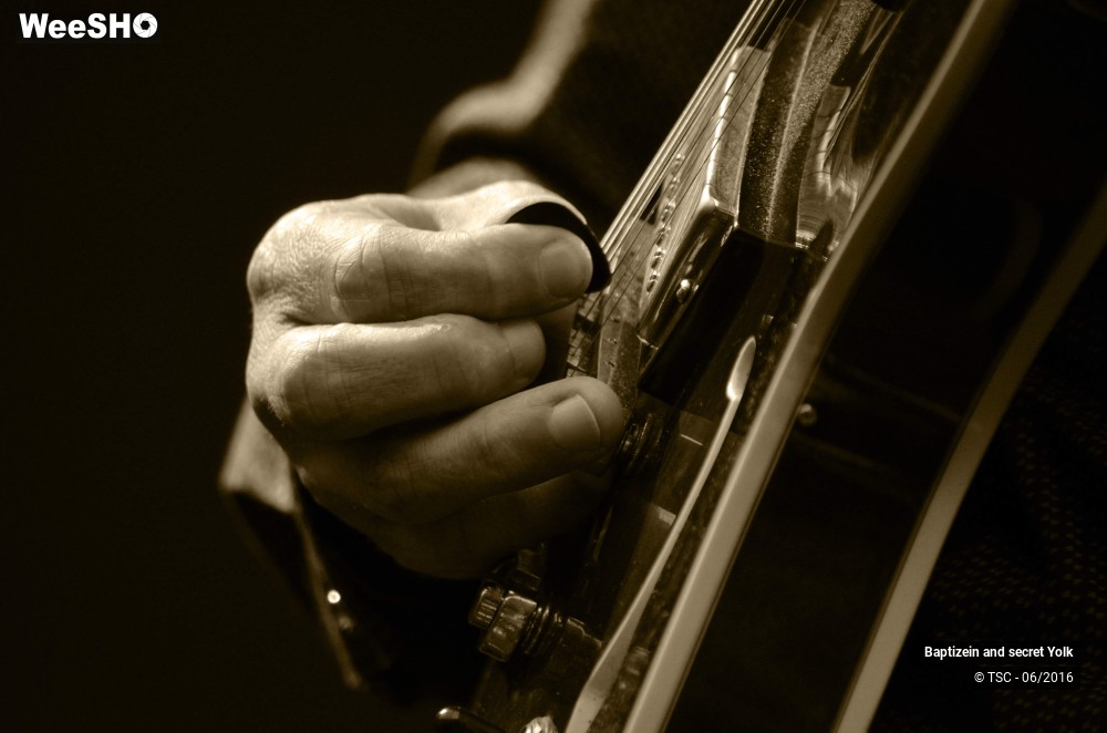 5/37 photos du spectacle Baptizein and secret yolk