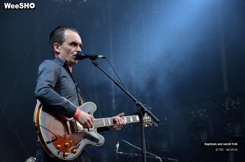 7/37 photos du spectacle Baptizein and secret yolk