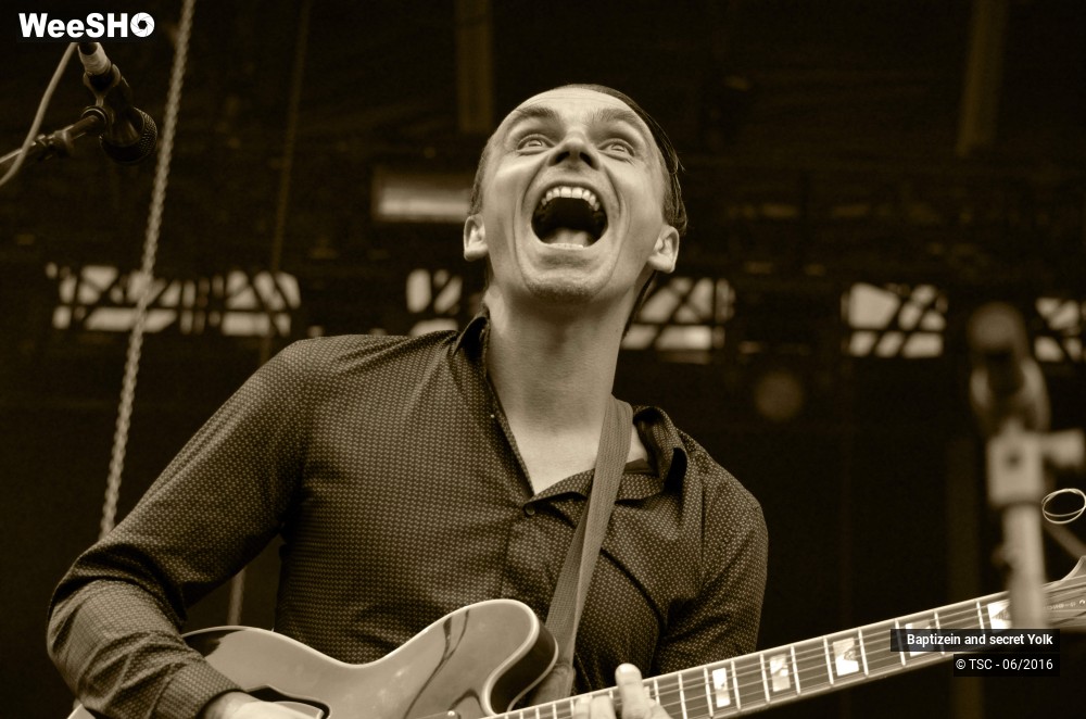 10/37 photos du spectacle Baptizein and secret yolk