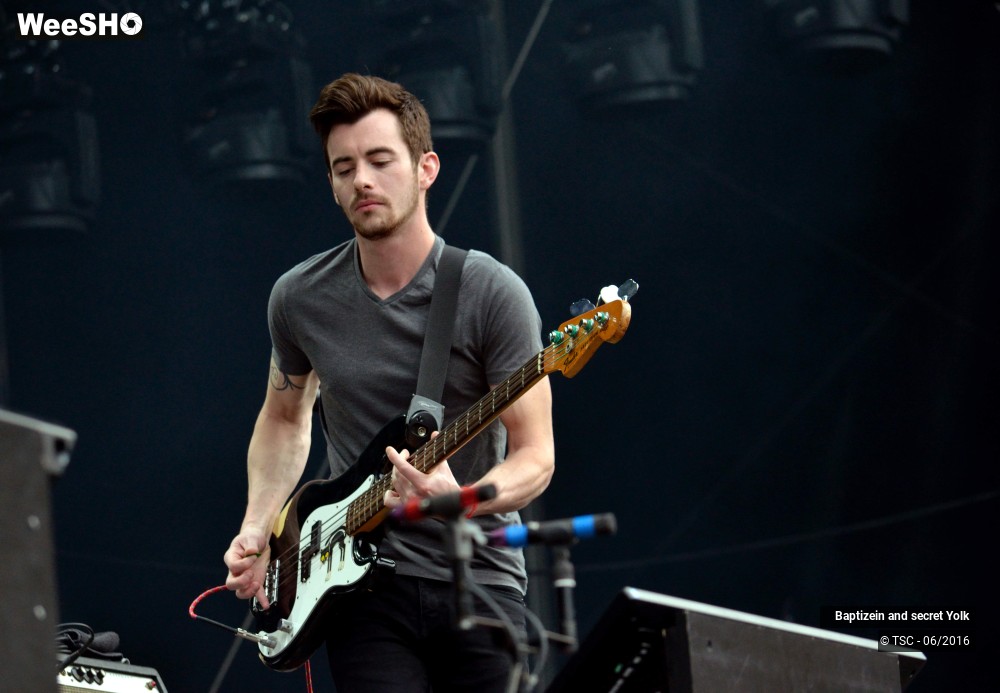 11/37 photos du spectacle Baptizein and secret yolk