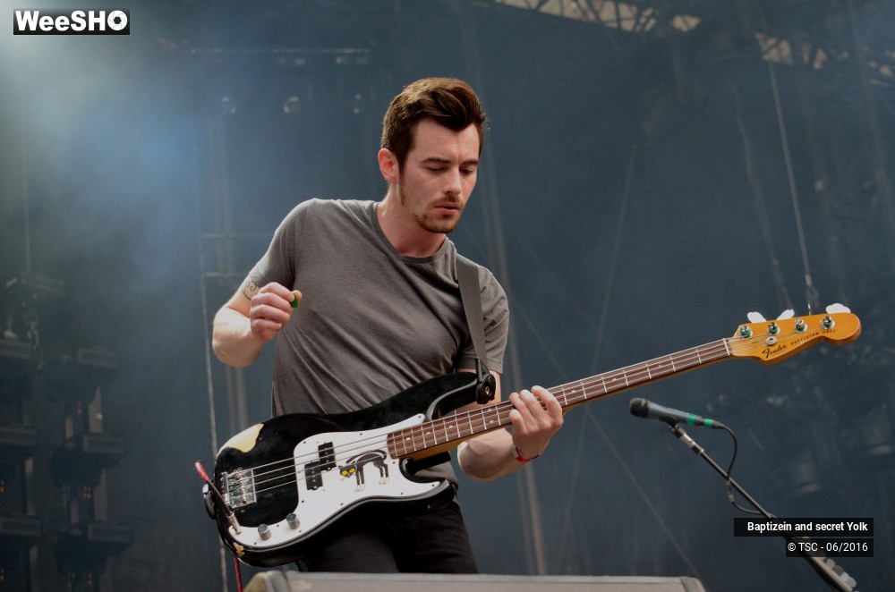 12/37 photos du spectacle Baptizein and secret yolk