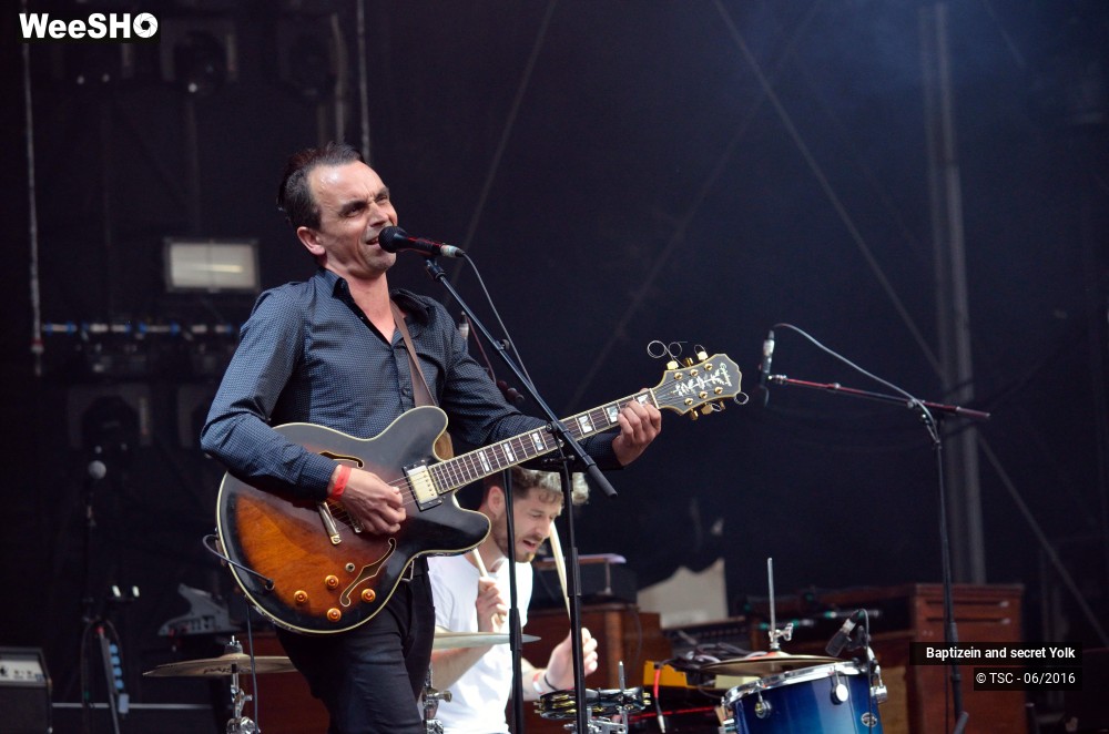 14/37 photos du spectacle Baptizein and secret yolk