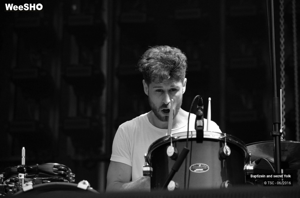 15/37 photos du spectacle Baptizein and secret yolk