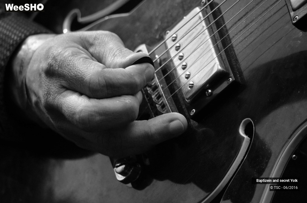 18/37 photos du spectacle Baptizein and secret yolk