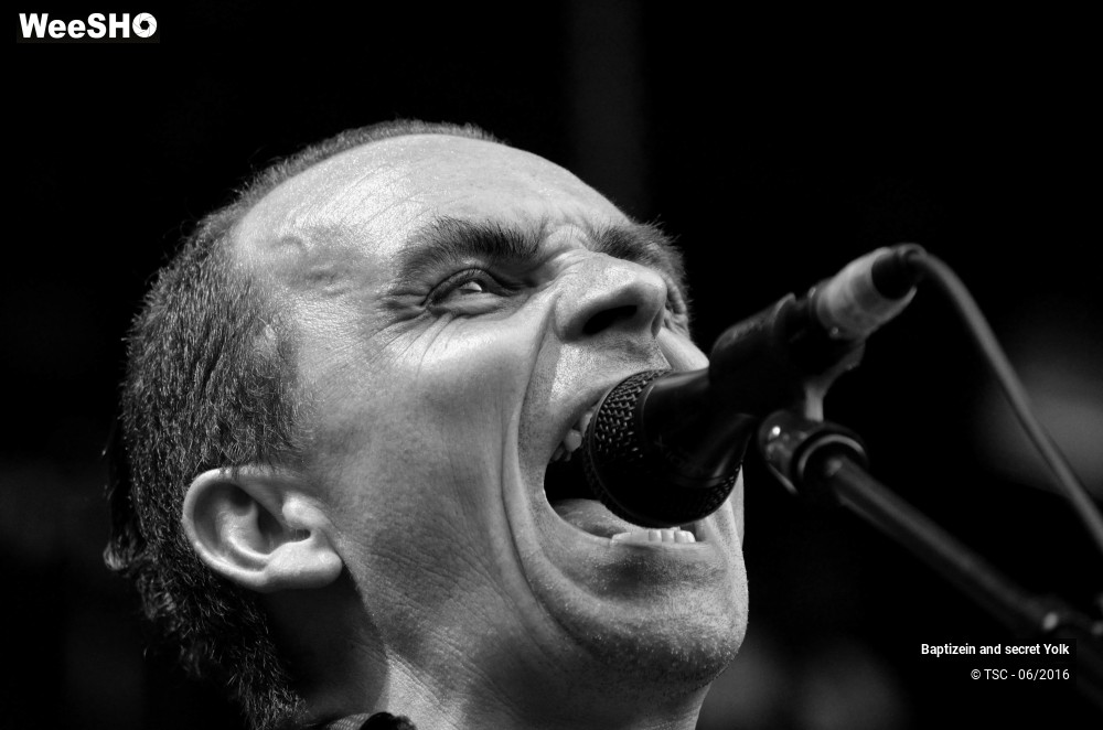 19/37 photos du spectacle Baptizein and secret yolk