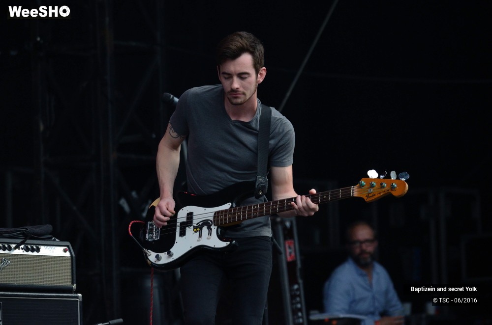 23/37 photos du spectacle Baptizein and secret yolk