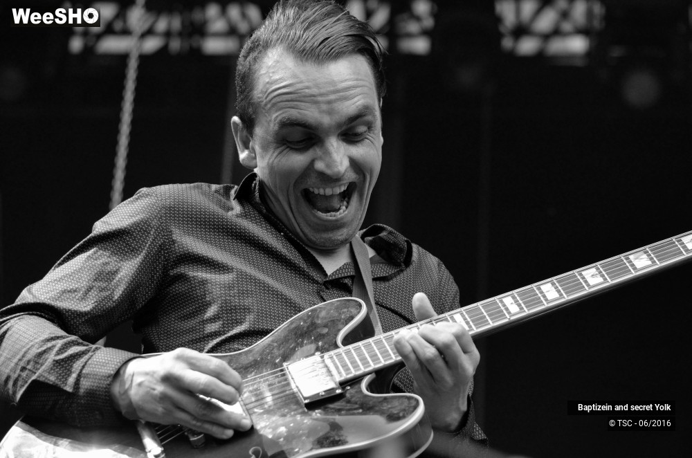 25/37 photos du spectacle Baptizein and secret yolk