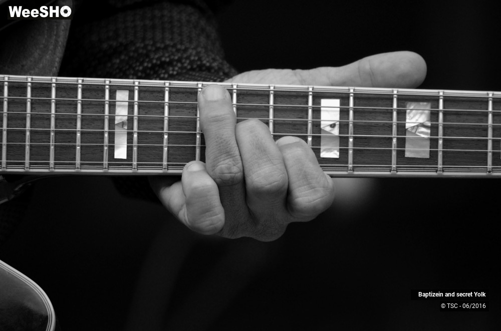 26/37 photos du spectacle Baptizein and secret yolk