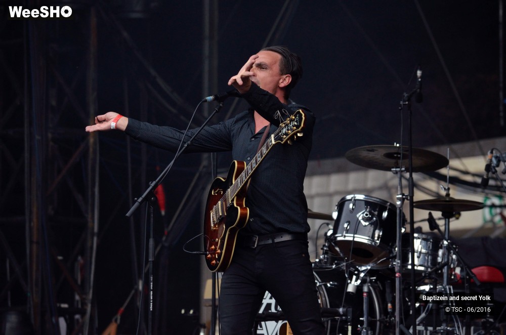 28/37 photos du spectacle Baptizein and secret yolk