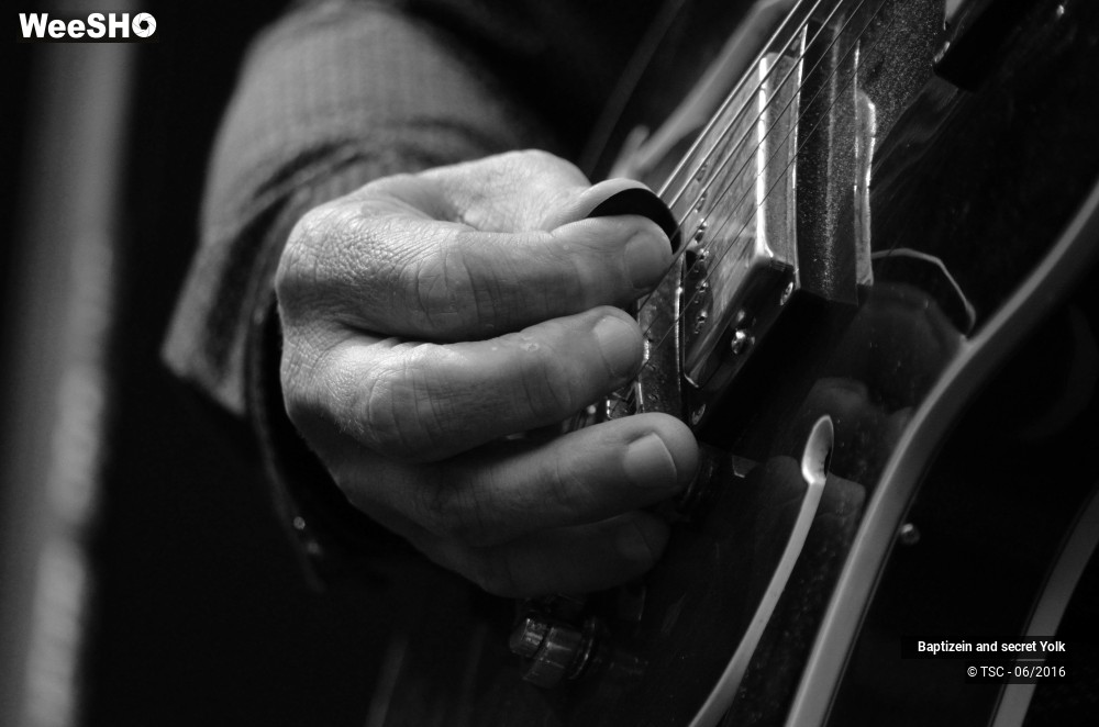 31/37 photos du spectacle Baptizein and secret yolk