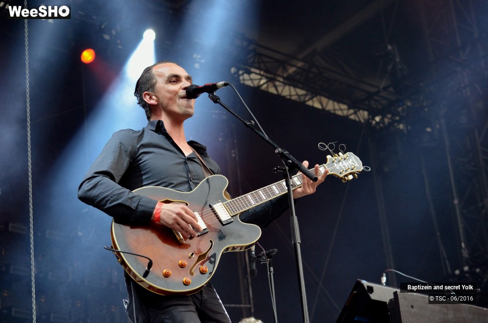 33/37 photos du spectacle Baptizein and secret yolk