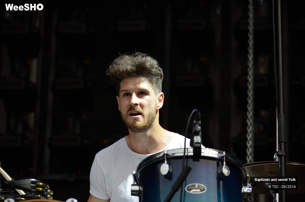 36/37 photos du spectacle Baptizein and secret yolk