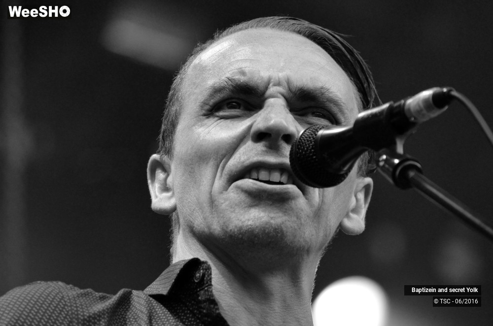 37/37 photos du spectacle Baptizein and secret yolk