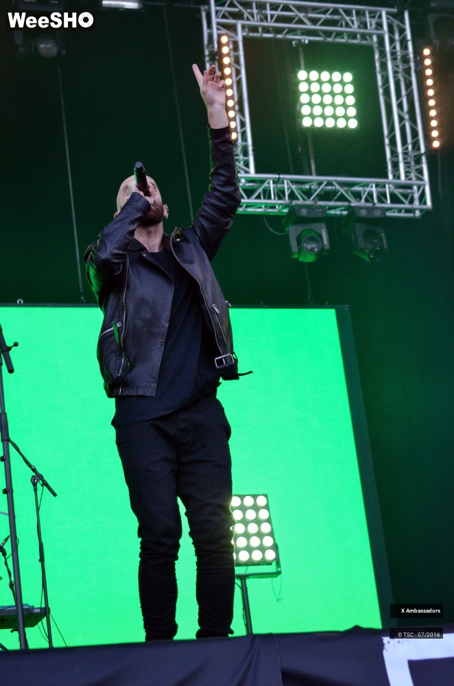 20/26 photos du spectacle x Ambassadors