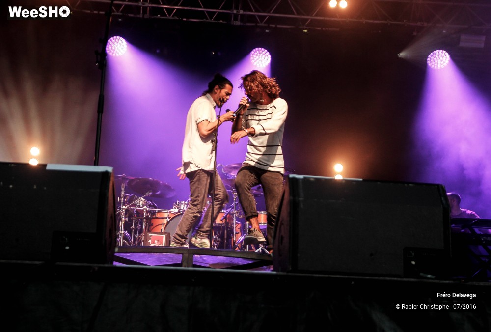 10/37 photos du spectacle Fréro Delavega