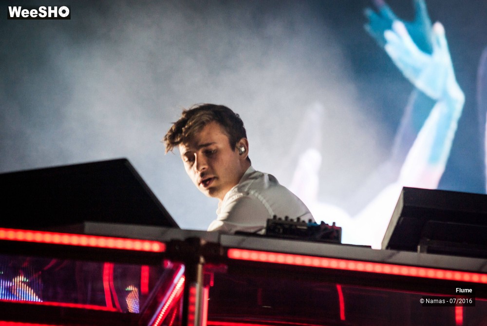 8/16 photos du spectacle Flume