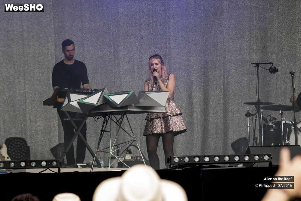 1/12 photos du spectacle Alice on the Roof