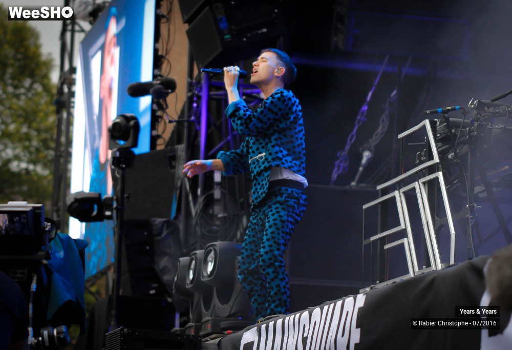 9/37 photos du spectacle Years & Years