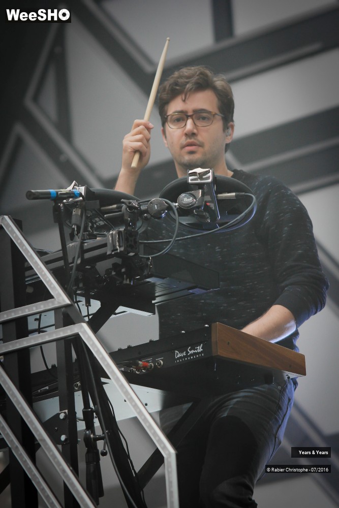 12/37 photos du spectacle Years & Years