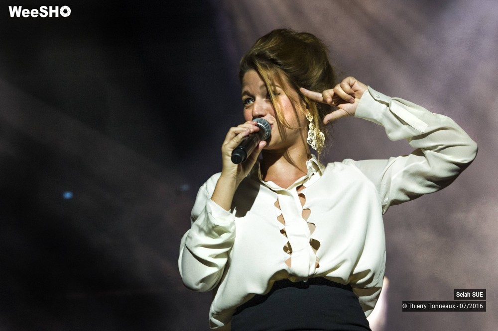 7/34 photos du spectacle Selah Sue