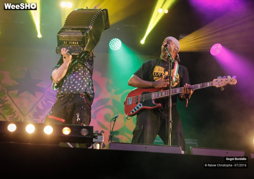 30/45 photos du spectacle Gogol Bordello