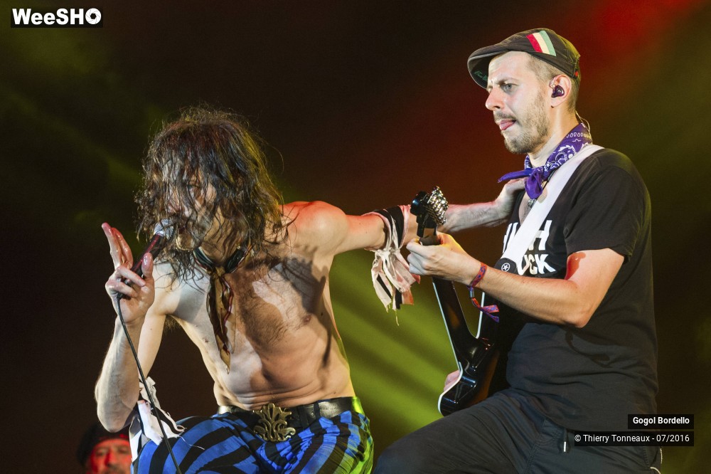 16/43 photos du spectacle Gogol Bordello 1