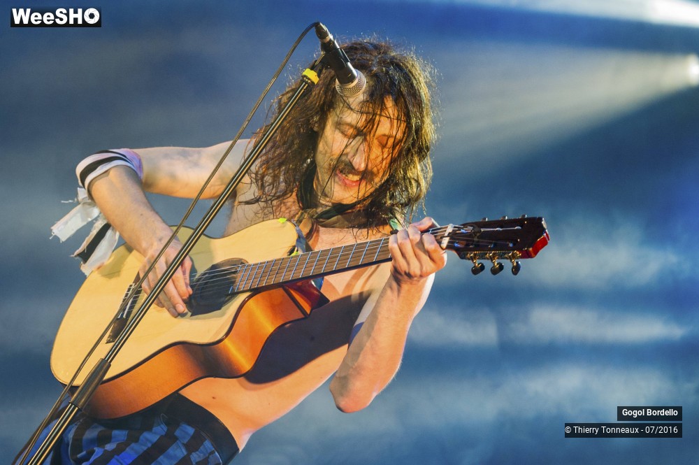 18/43 photos du spectacle Gogol Bordello 1