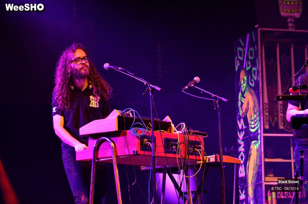 15/19 photos du spectacle Black Bones
