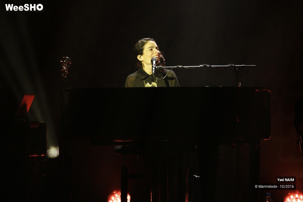 19/40 photos du spectacle Yael Naim