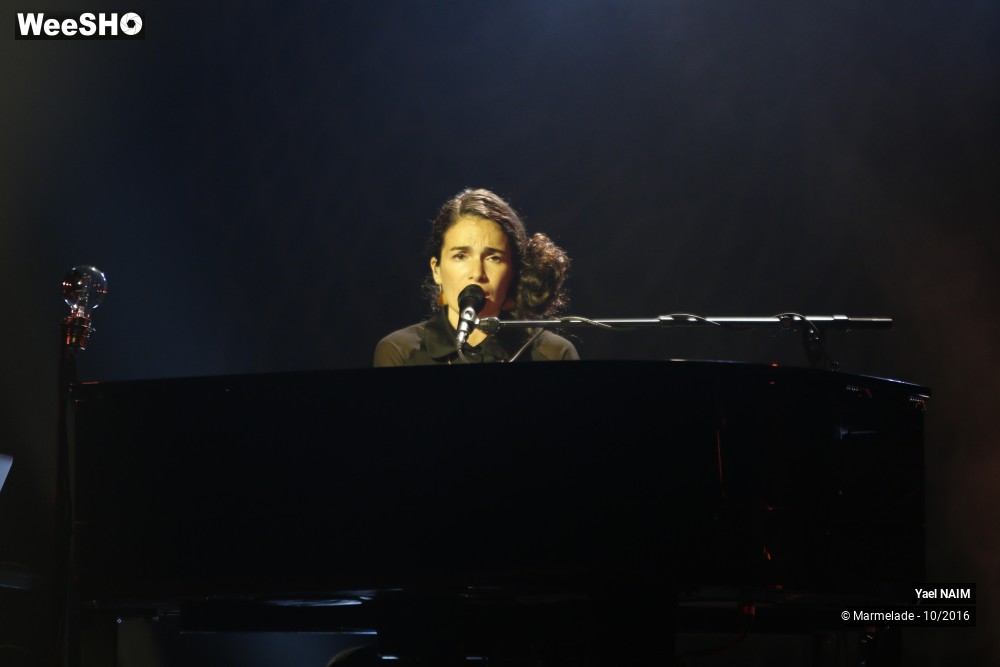 25/40 photos du spectacle Yael Naim