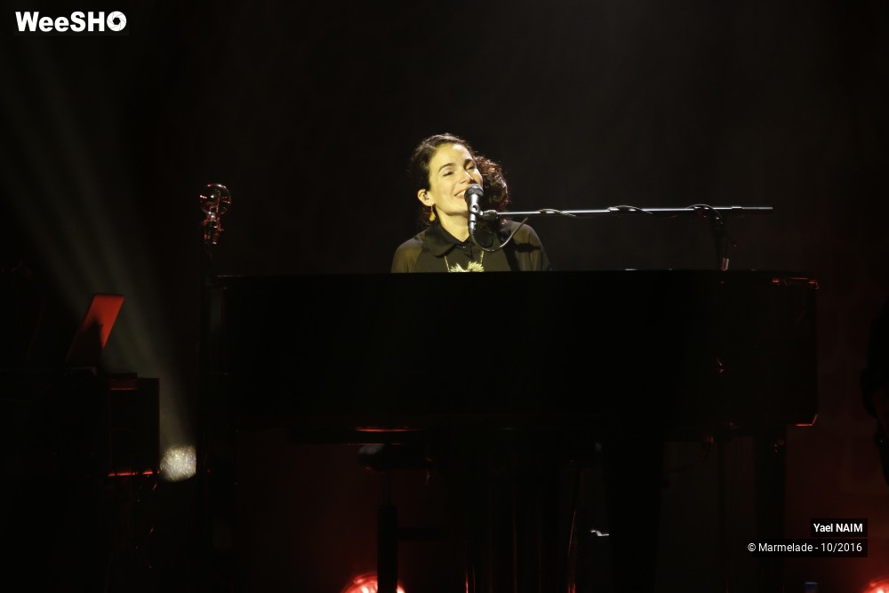 28/40 photos du spectacle Yael Naim