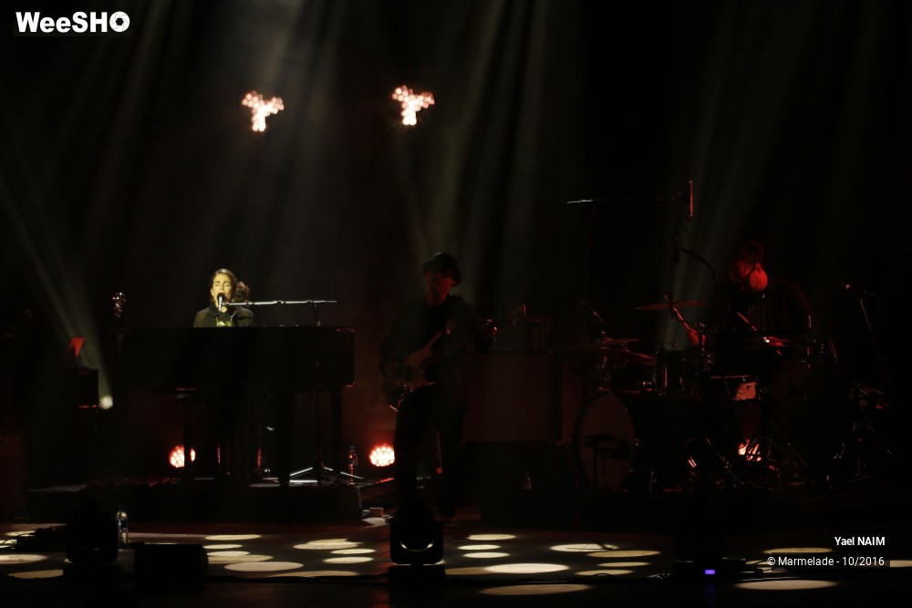 30/40 photos du spectacle Yael Naim