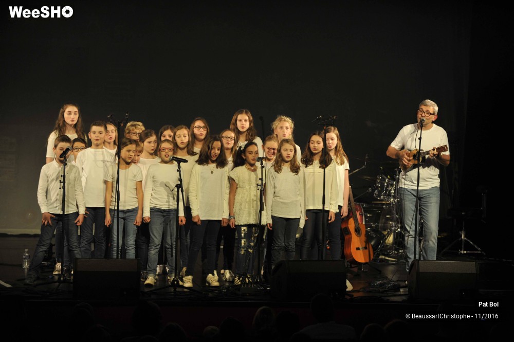 2/18 photos du spectacle Pat Bol et la chorale de l'école de musique