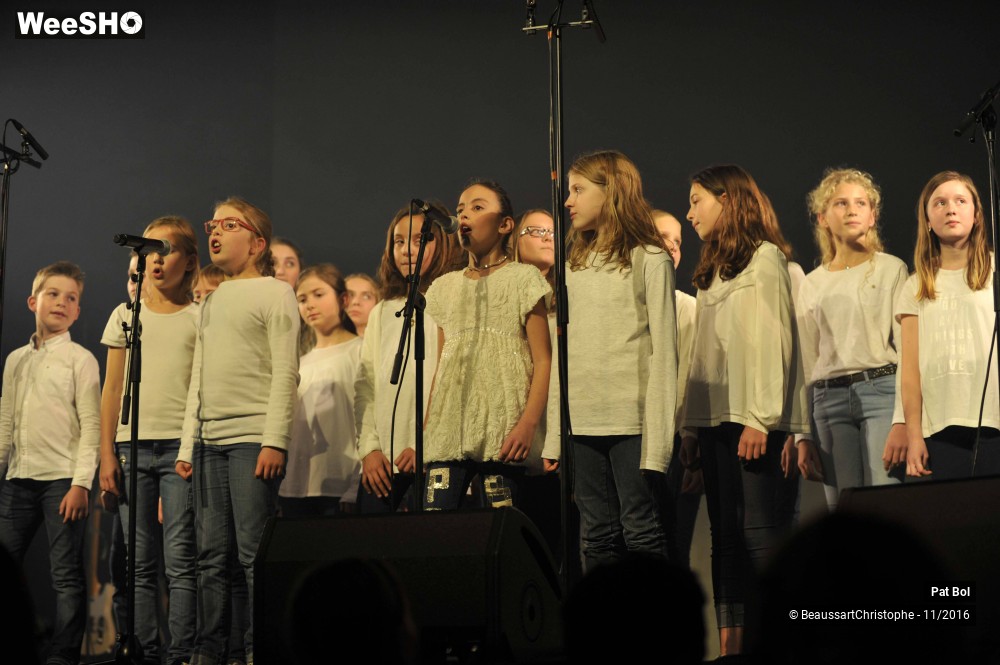 5/18 photos du spectacle Pat Bol et la chorale de l'école de musique