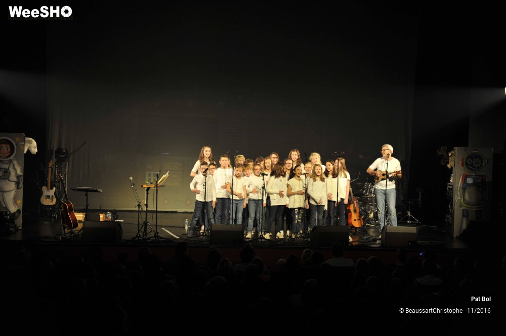 17/18 photos du spectacle Pat Bol et la chorale de l'école de musique