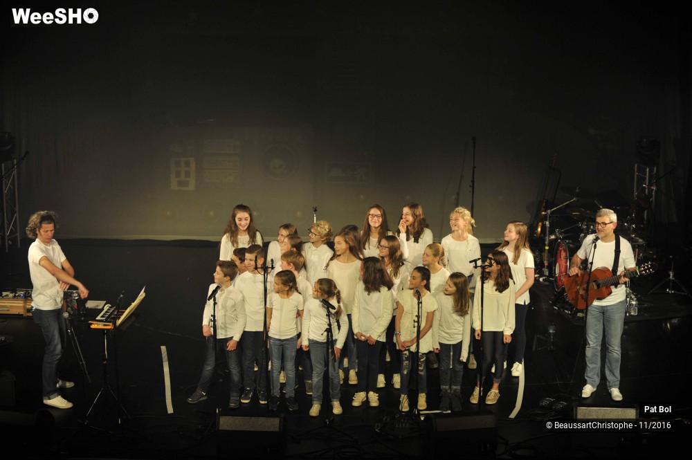 18/18 photos du spectacle Pat Bol et la chorale de l'école de musique