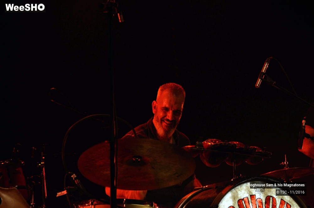 26/28 photos du spectacle Doghouse Sam & His Magnatones