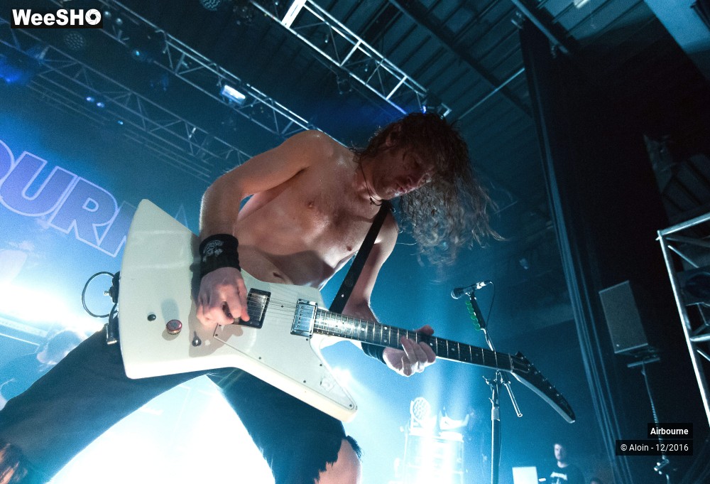 16/18 photos du spectacle Airbourne