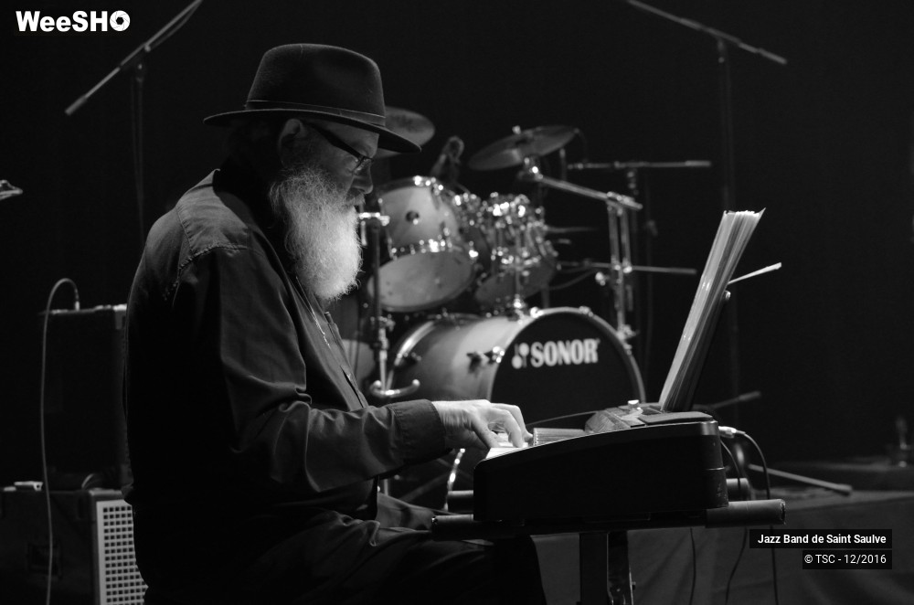 15/45 photos du spectacle ENTRE JAZZ & CHANSONS - Concert au profit des Restos du Coeur