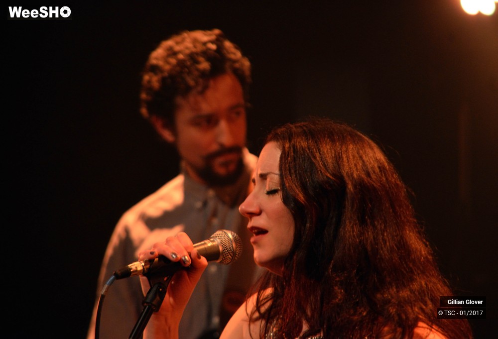 16/27 photos du spectacle Gillian Glover