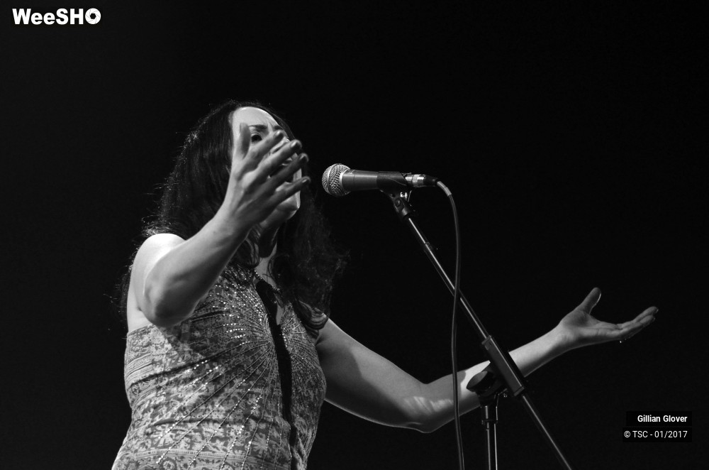27/27 photos du spectacle Gillian Glover