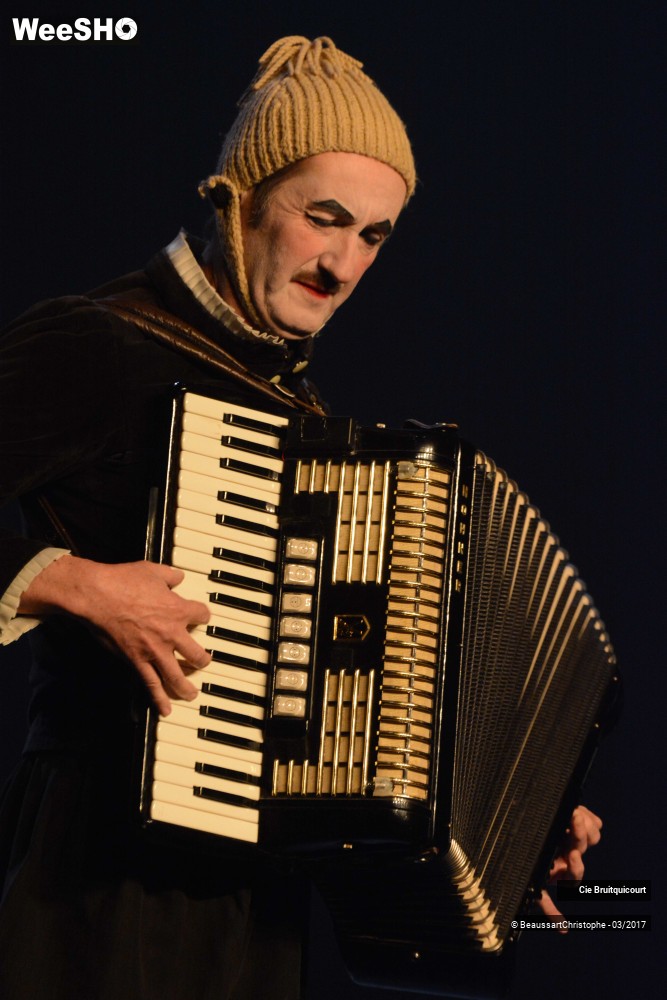 3/44 photos du spectacle Hamlet en 30 minutes