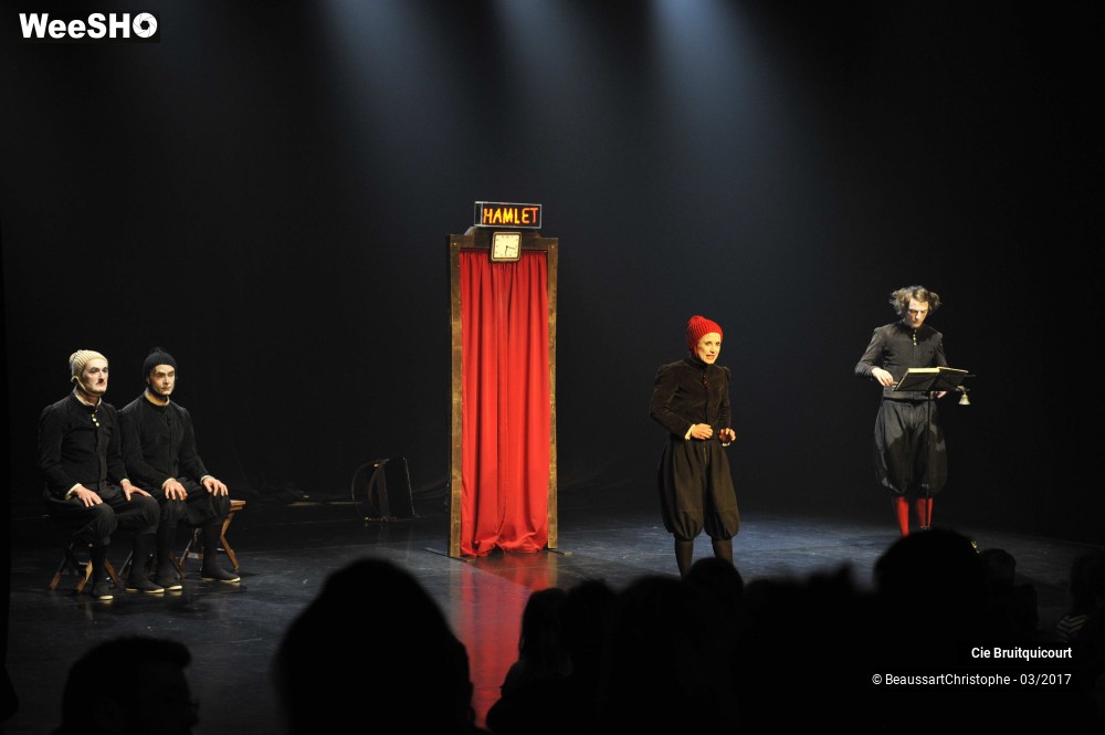 36/44 photos du spectacle Hamlet en 30 minutes