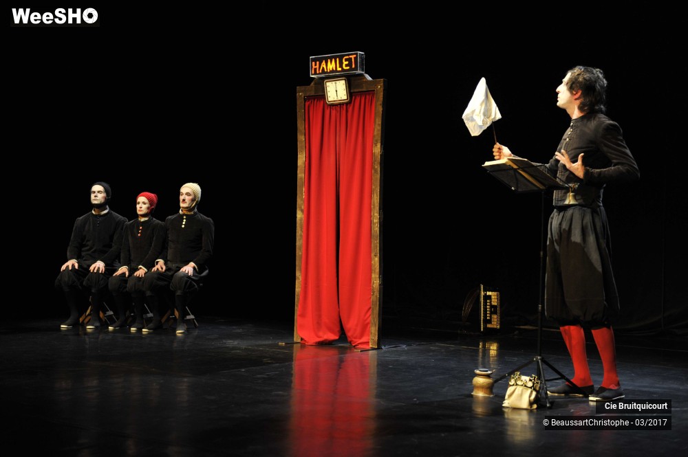 38/44 photos du spectacle Hamlet en 30 minutes