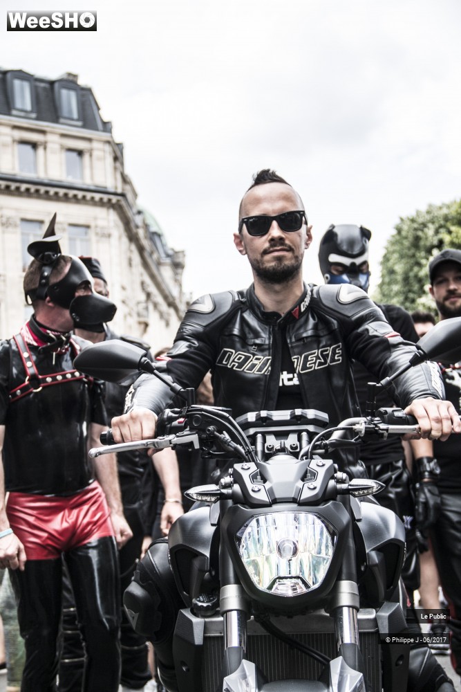 9/48 photos du spectacle Gay Pride