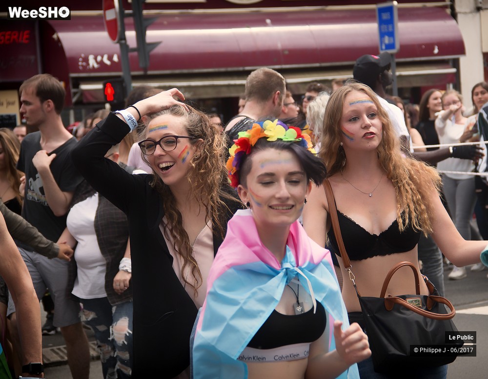 33/48 photos du spectacle Gay Pride