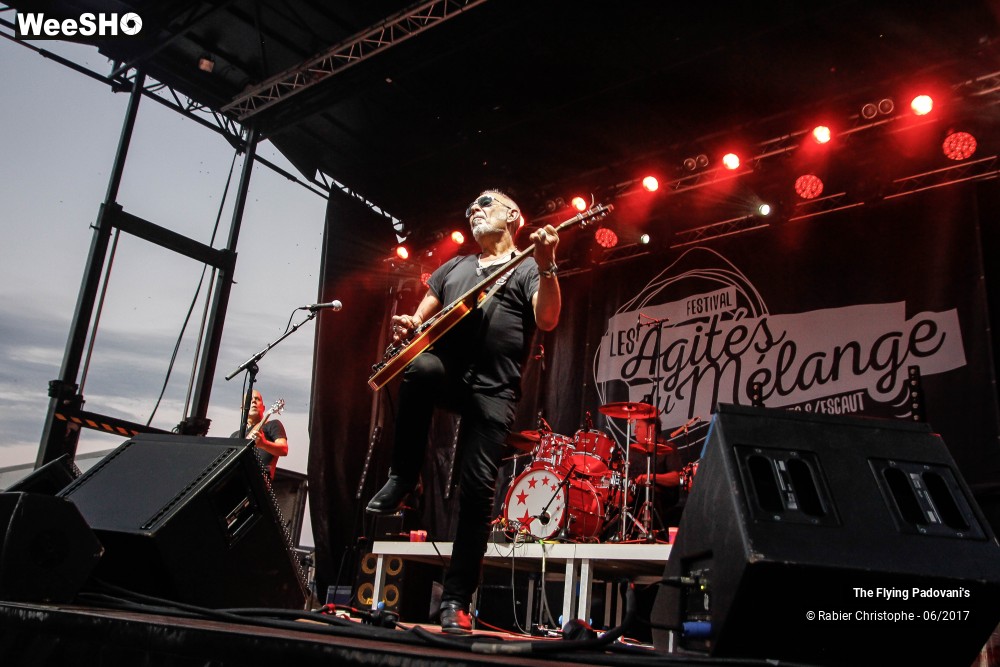 26/27 photos du spectacle The Flying Padovani's